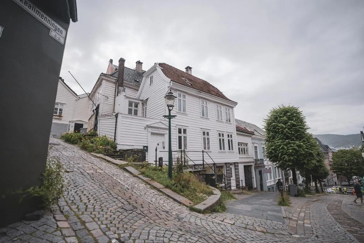 Bryggen Historic Area, Budget Rooms Bergen